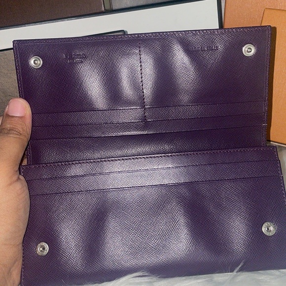 Authentic Prada Wallet. - Picture 3 of 10